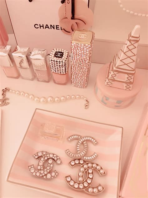 chanel wallpaper aesthetic.